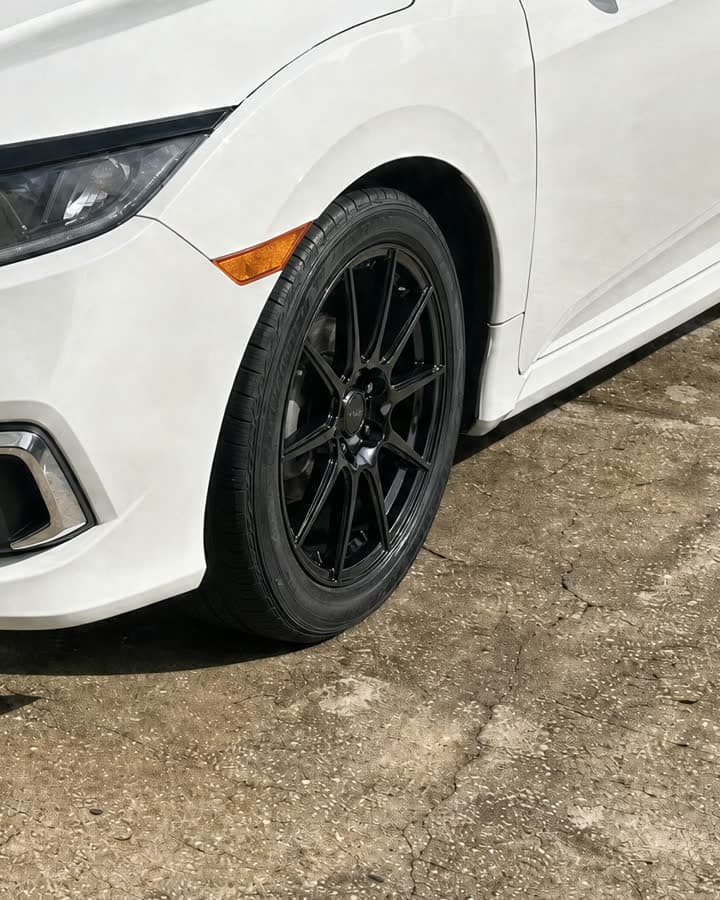 The same car with a gloss black 10-spoke wheel